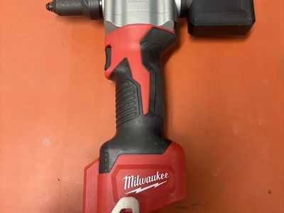 Milwaukee rivet tool