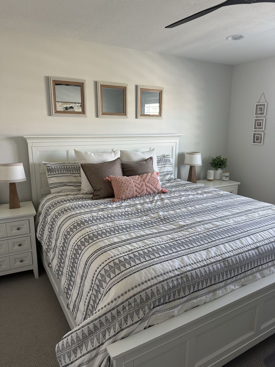 Bedding and decorative pillows