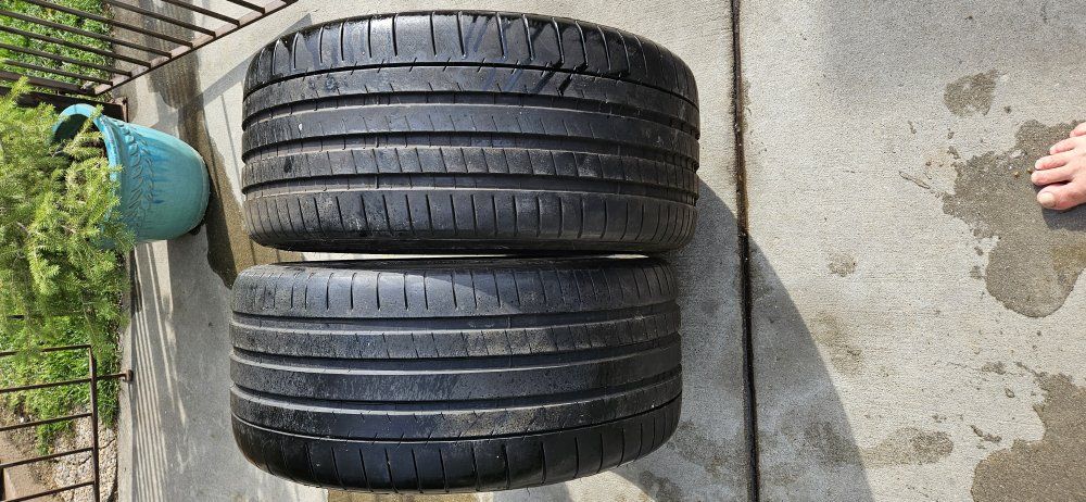 Michelin Pilot Super Sports tires 285 35 ZR21