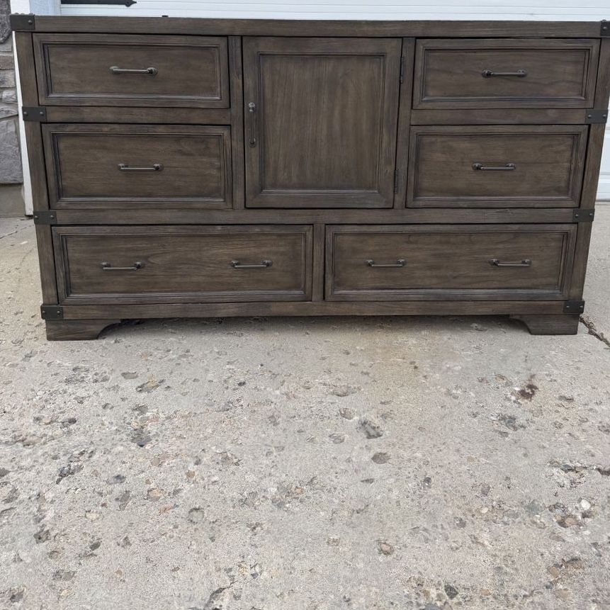Queen Bedroom Set