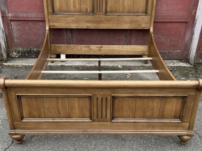 Ethan Allen King Size Sleigh Bed