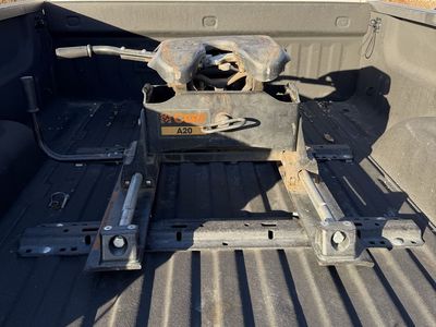 Curt A20 5th Wheel Trailer Hitch - Duel Jaw