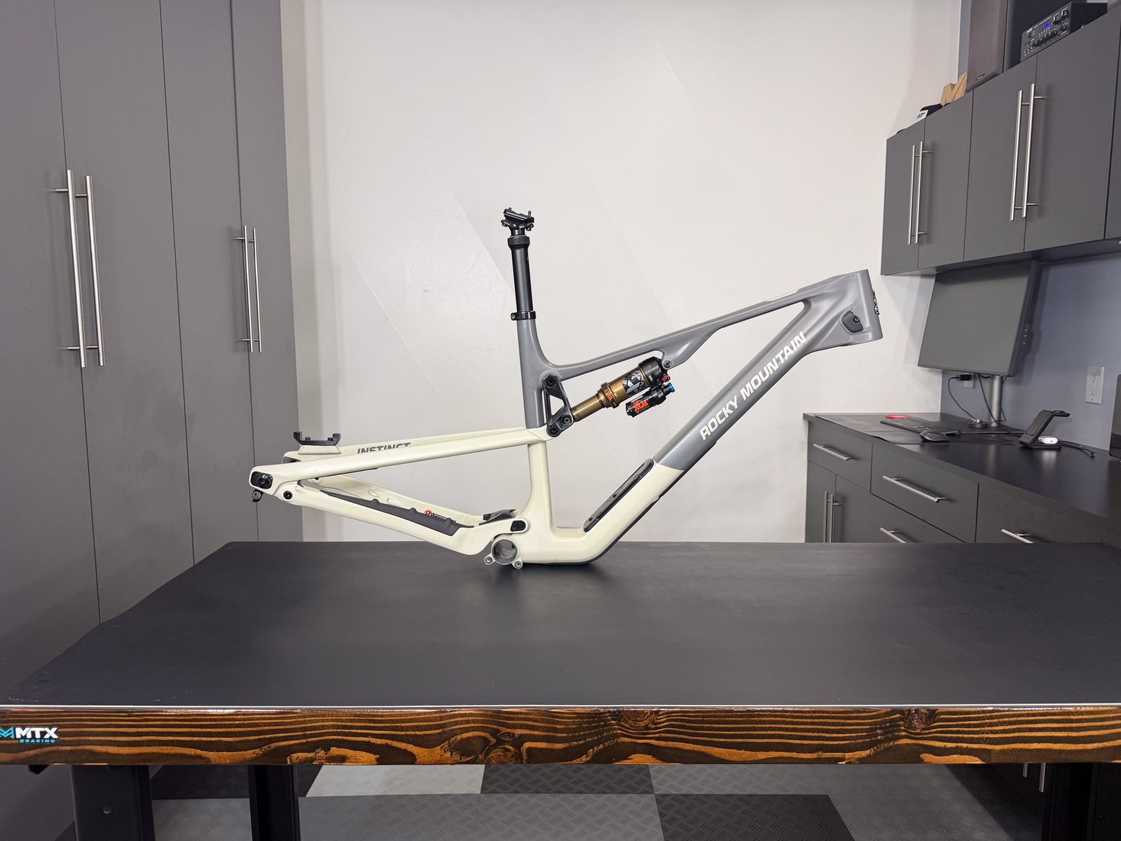 2024 Rocky Mountain Instinct Carbon Large and Very Clean