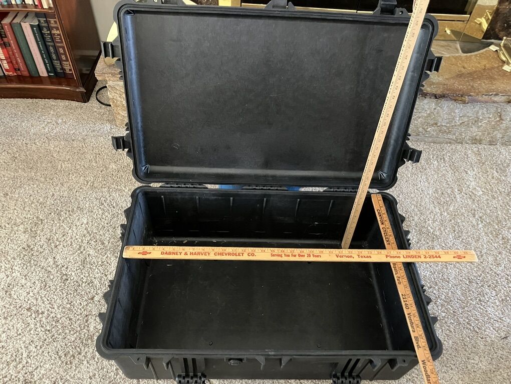 Watertight Case / Luggage (like Pelican but not)