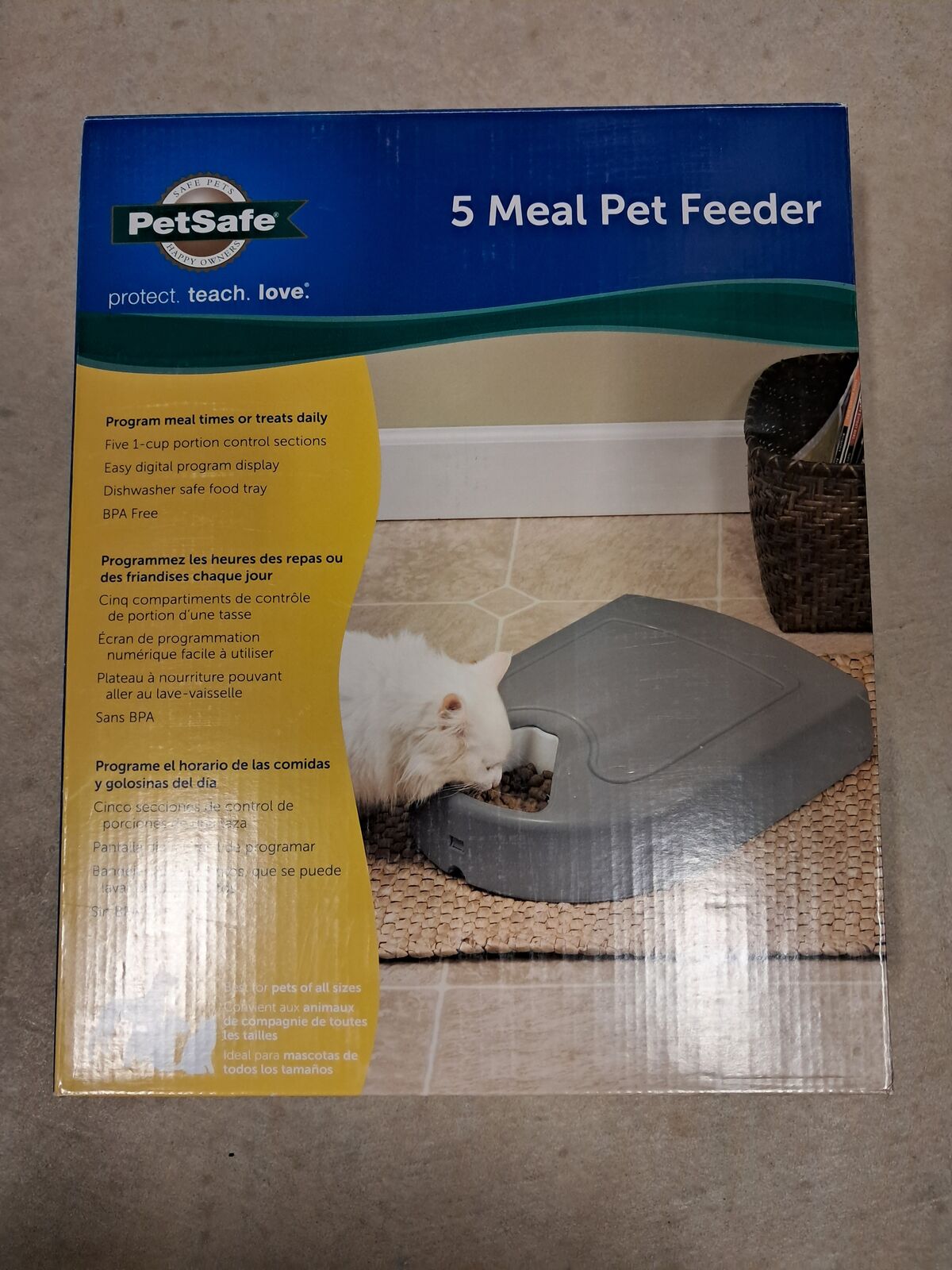 Dog or cat food dispenser