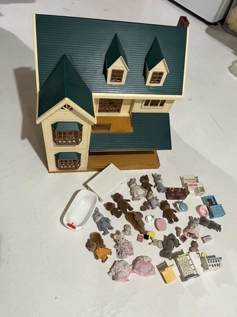 Vintage Calico Critters House And Critters