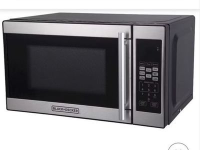 BLACK+DECKER 700 W Stainless Steel Countertop Microwave Oven