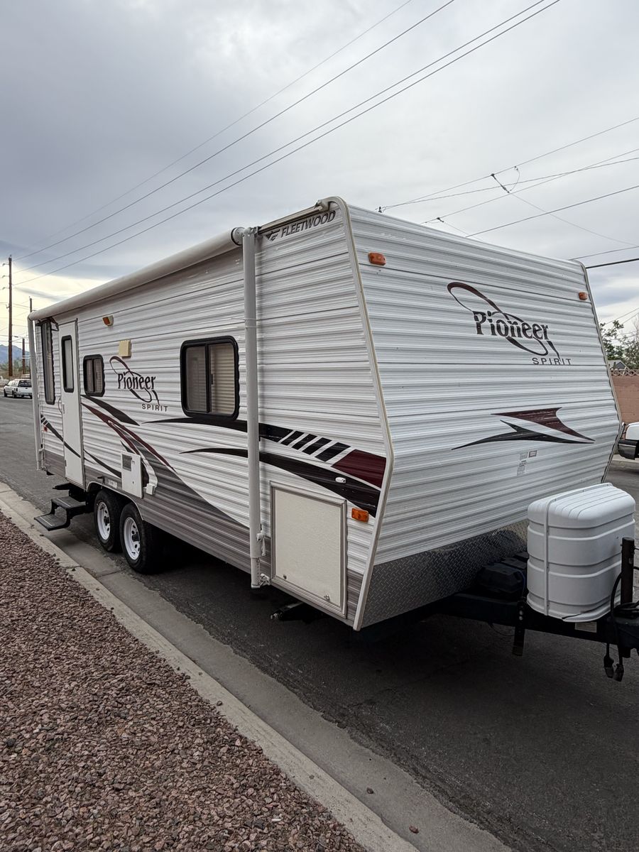 2009 Fleetwood Pioneer