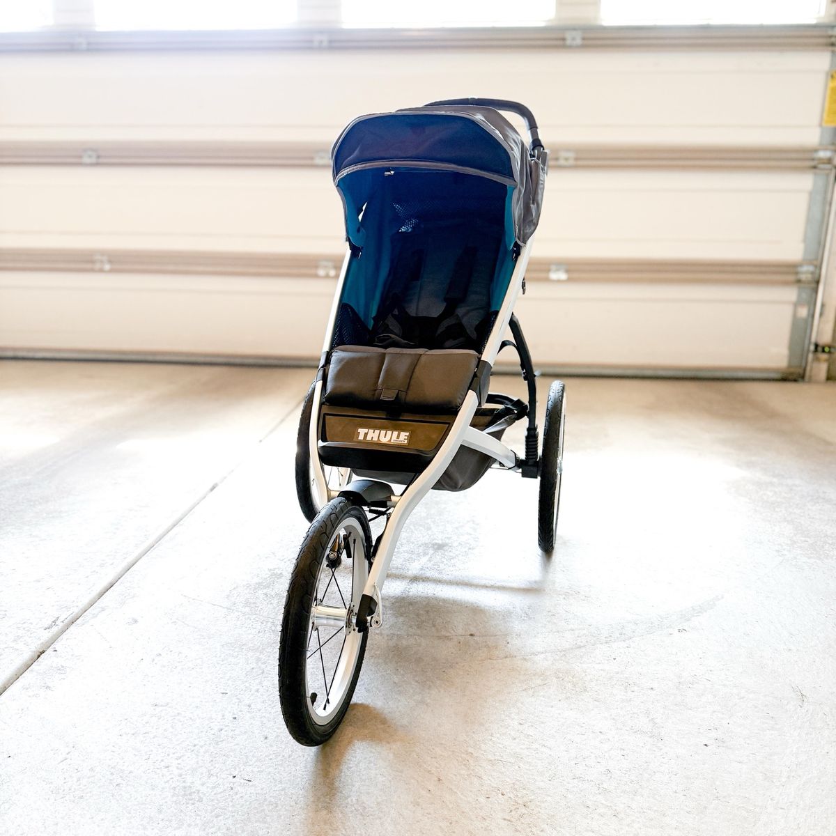MINT Thule Glide 3 Jogging Stroller Latest Model