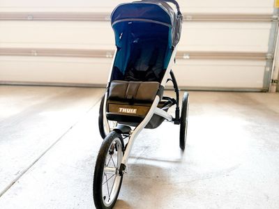 MINT Thule Glide 3 Jogging Stroller Latest Model