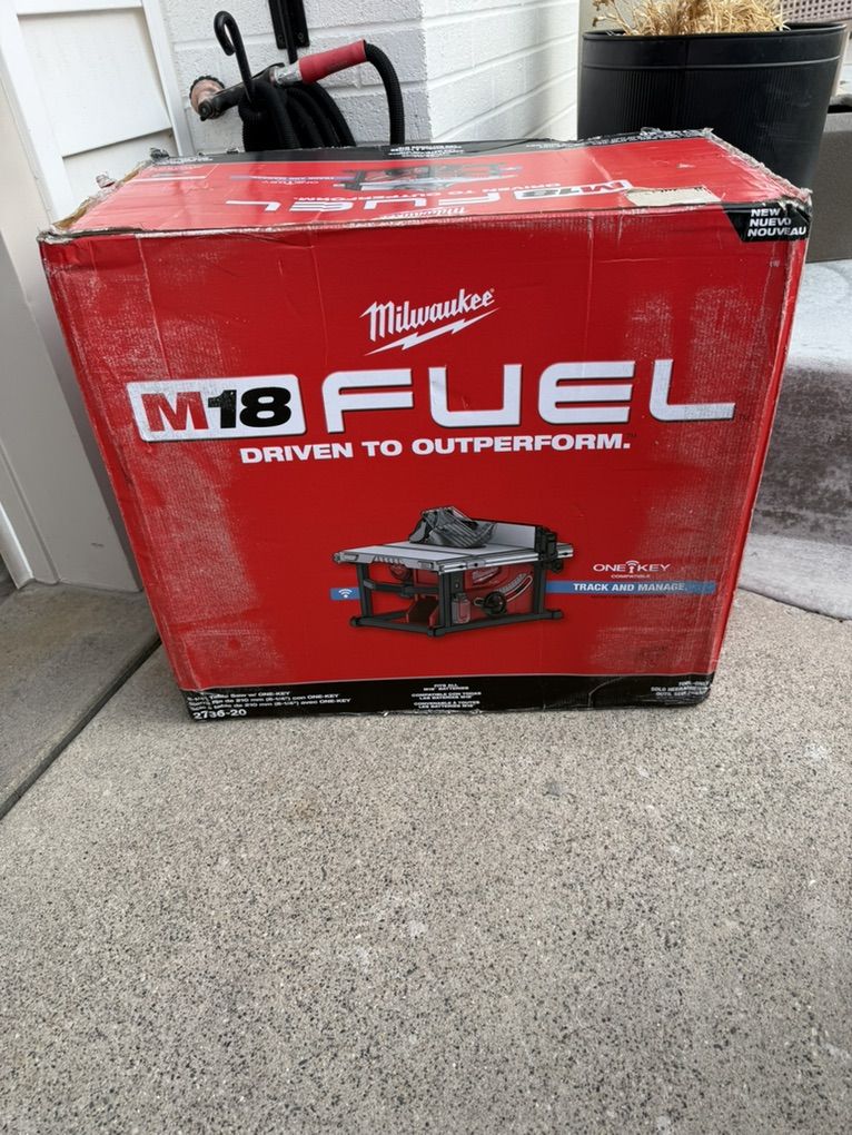New Milwaukee M18 Cordless Table Saw 8 1/4 Inch