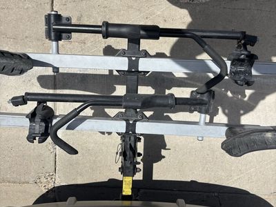 Thule T2 classic 2 to 4 Bike Hitch Rack - Black - Holds 2 to 4 bikes, Excellent Condition