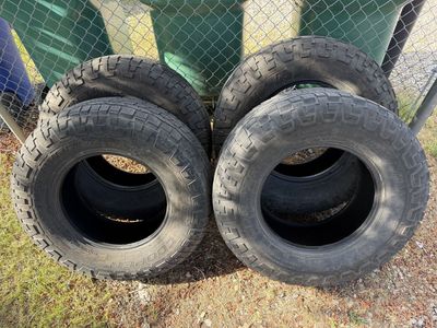 Lt285/75 r18 Cooper discover at3. Load range E.