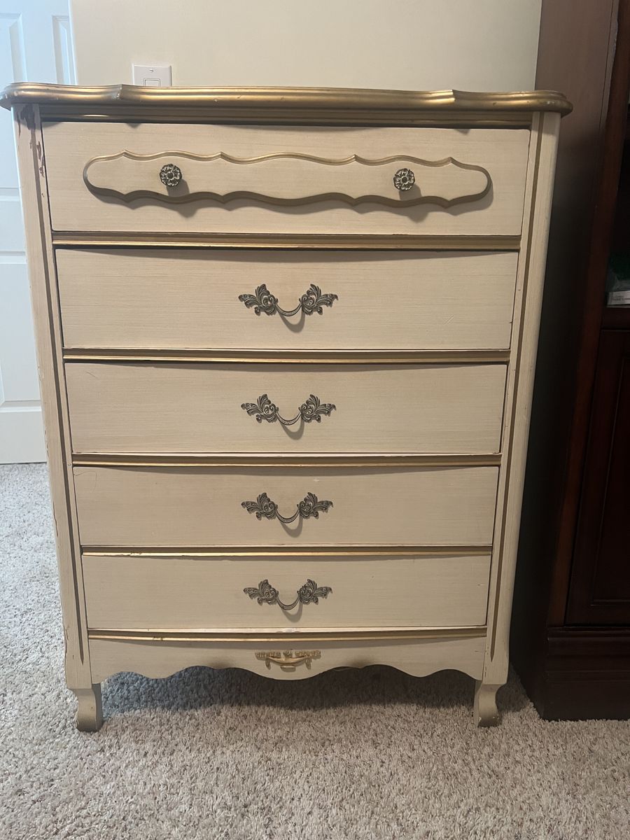 Vintage Chest Of Drawers