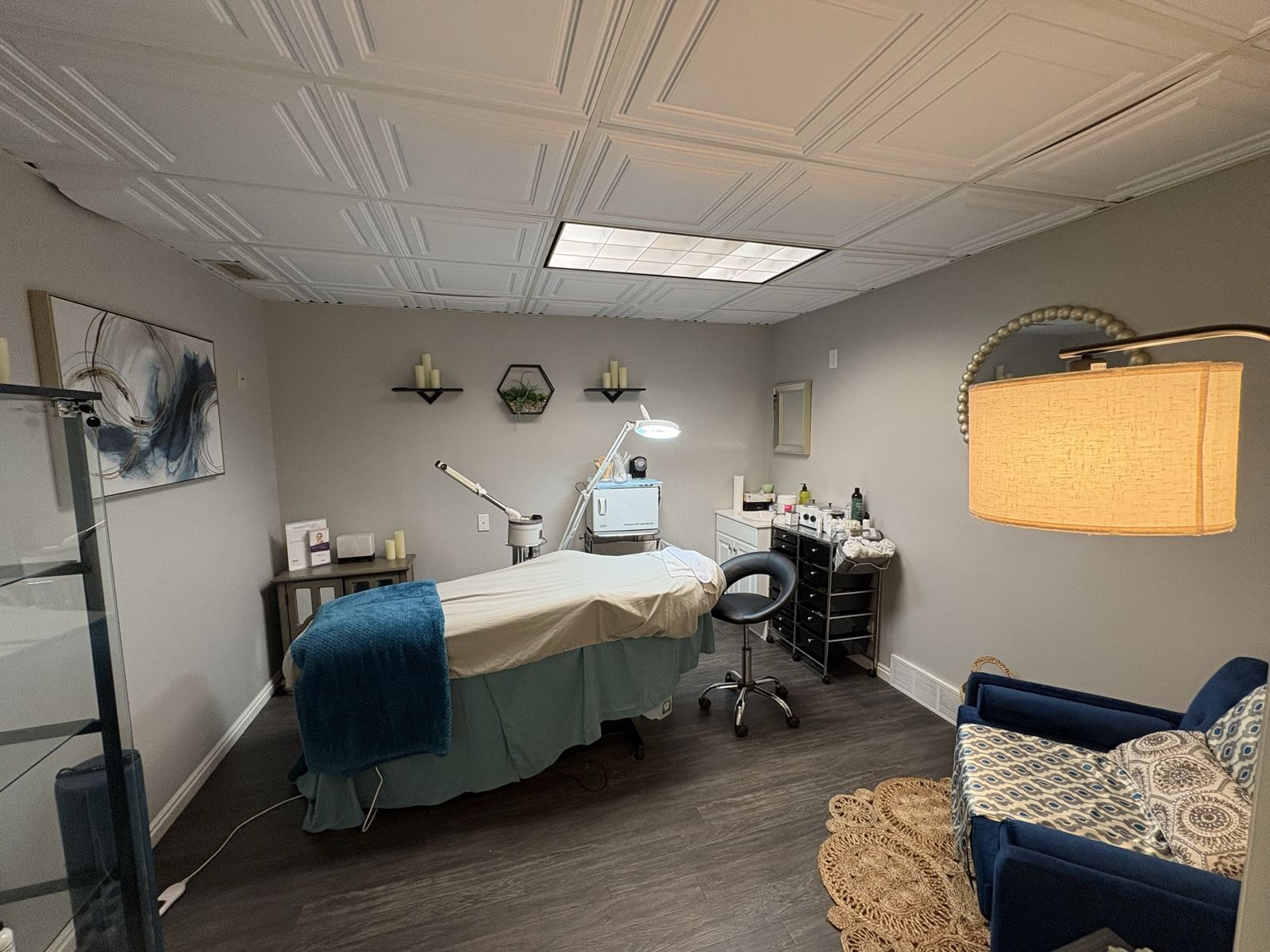 Esthetician space for rent