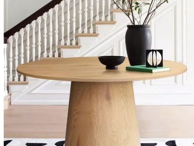 46” Round Pedestal Dining Table with 4 Chairs