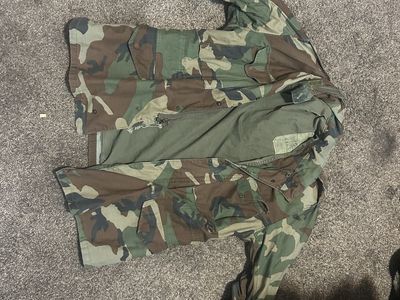 Vintage military m81 woodland camo jacket