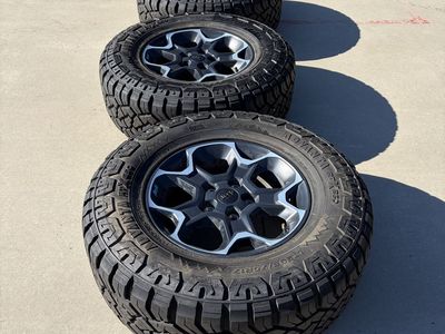 285 70 17 Jeep rubicon tires and rims JL