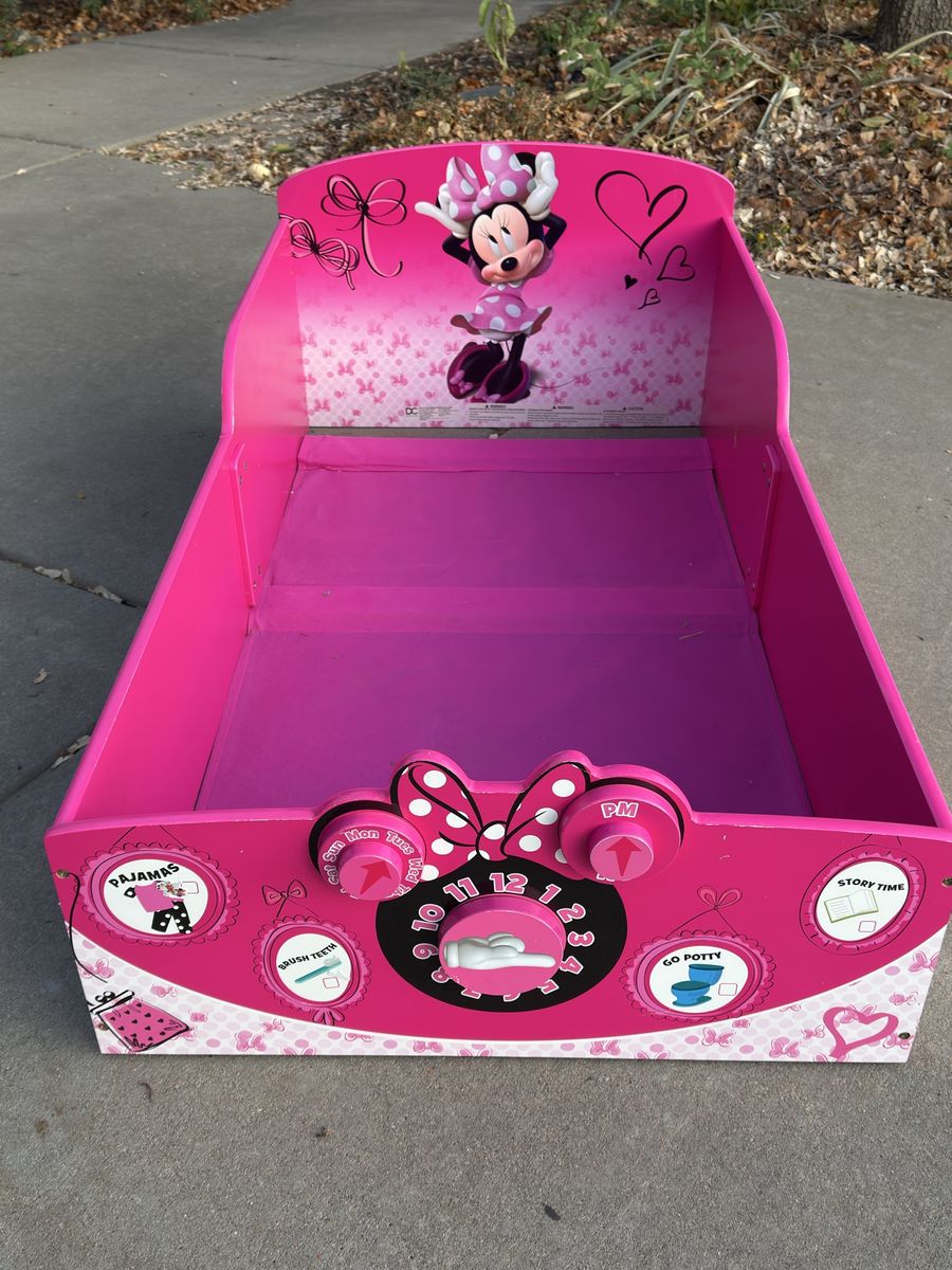 Toddler Bed - Minnie Mouse