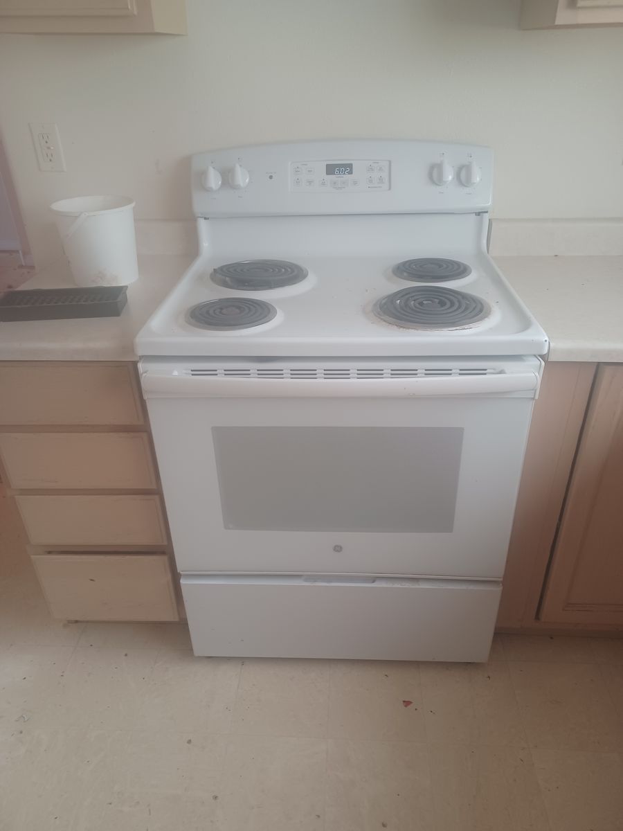 Oven for sale in Tooele