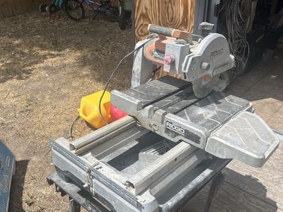 Ridgid 10” Wet tile saw with stand works great