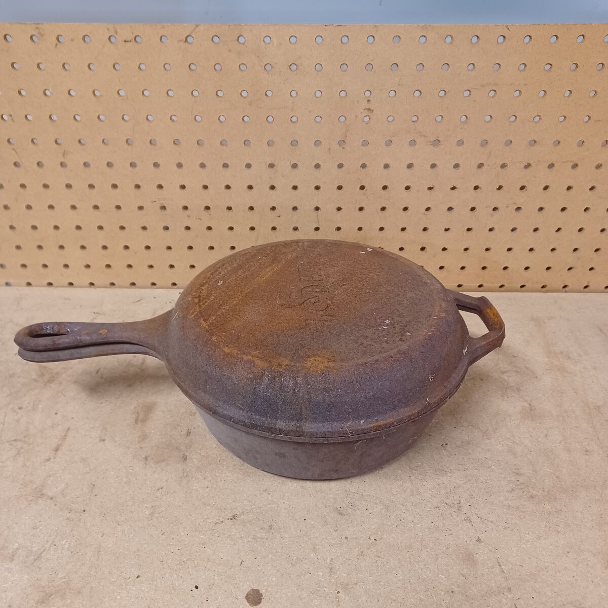 Lodge dutch oven with skillet lid