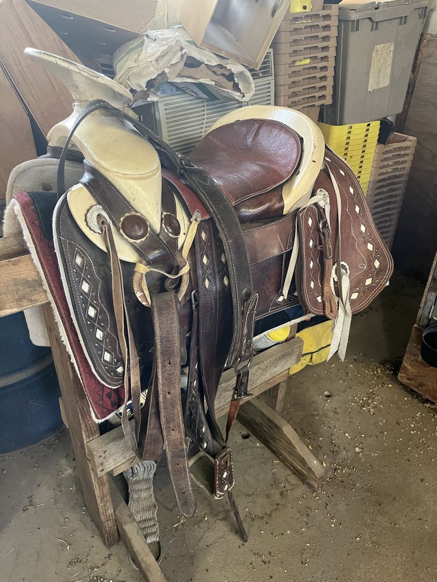 Used Leather Western Horse Mexican Saddle with Intricate Tooling
