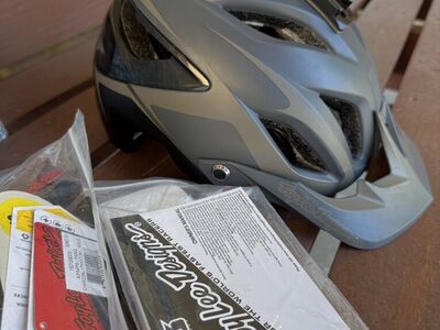 Troy lee A3 MIPS Helmet Size M/L $80