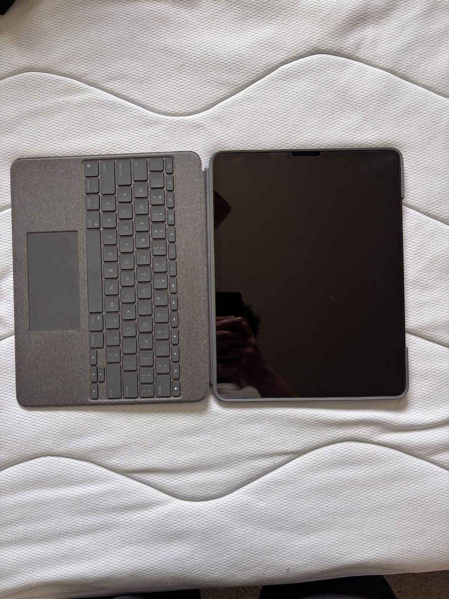 5th Generation Ipad Pro 512 Gb With Logi Keyboard