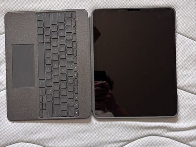 5th Generation Ipad Pro 512 Gb With Logi Keyboard