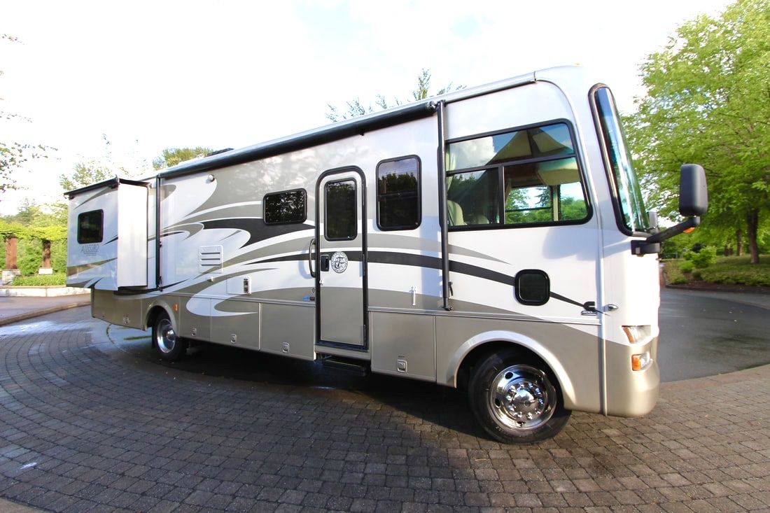 2009 allegro 32FT 45K miles 2 slide outs very clean no issues ready to camp or travel sleep up to 6 comfortably