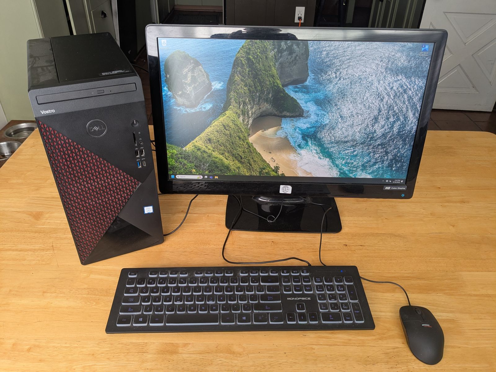 Dell Desktop Computer with i5-9400 CPU and Unbranded Monitor (globe)