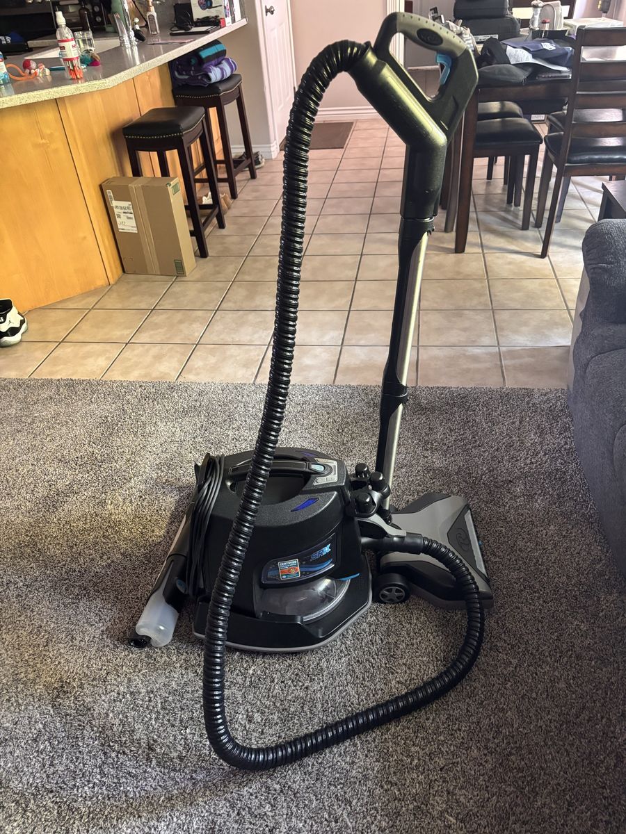 Rainbow SRX Water Filtration Vacuum Cleaner - looks and works like new