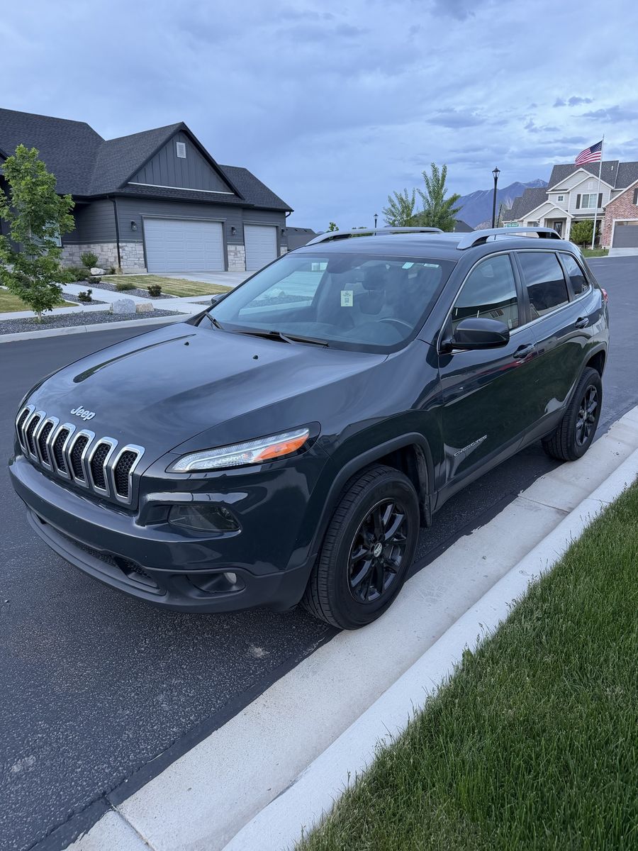 2018 JEEP CHEROKEE Latitude Plus
