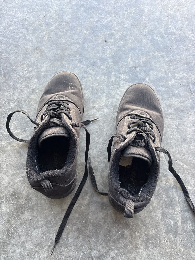 Boys Heeleys Size 6