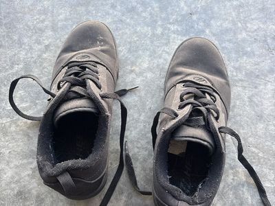 Boys Heeleys Size 6