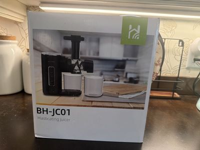 Blitzhome Masticating Juicer - Slow Juicer for Fruits & Vegetables, Brand New