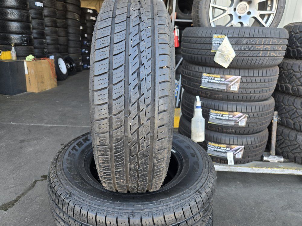 SET P235/70R16 NITTO CROSTEK2