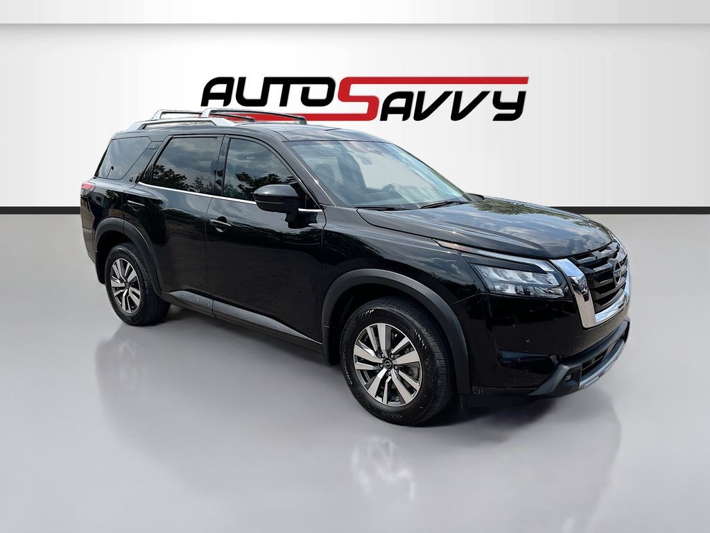 2025 Nissan Pathfinder SL