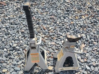 set of jack stands