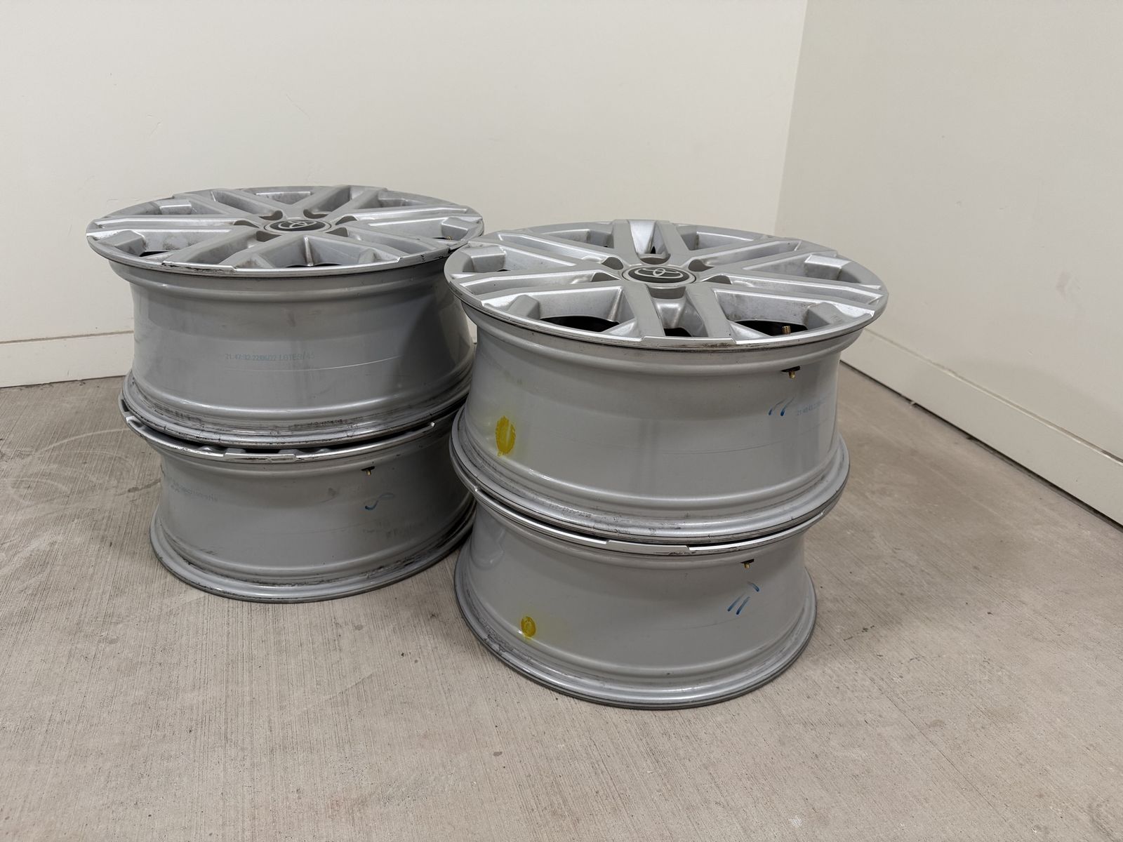 Toyota Tundra 18”. Original rims.