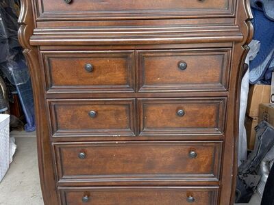Solid Wood Traditional 7-Drawer Dresser