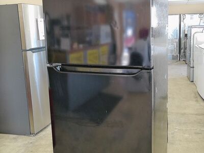 New 18 cuft Top Freezer Refrigerator~1 Year Factory warranty
