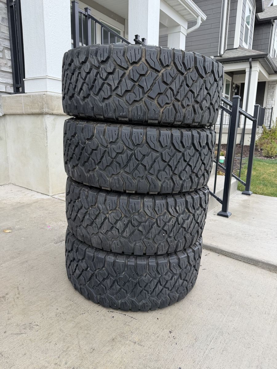 33/12.50R20 Kenda Klever RT Load F like new