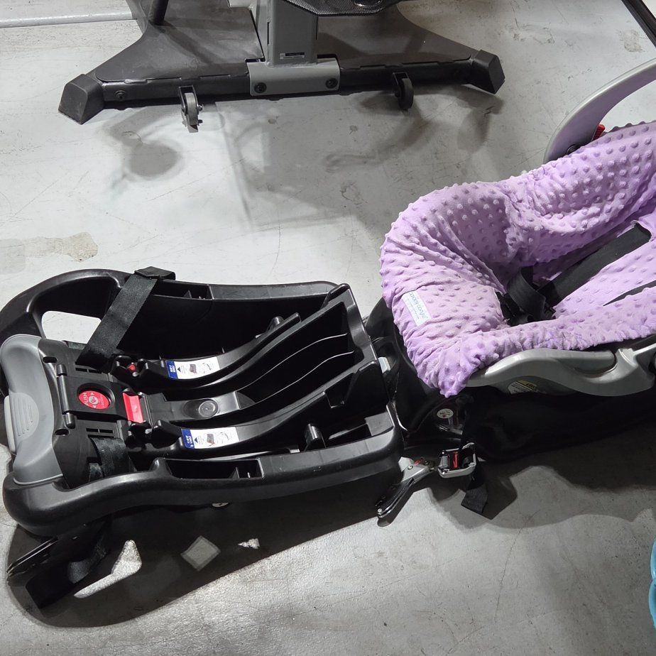 Graco Baby Seat Bases x2 and Seat x1