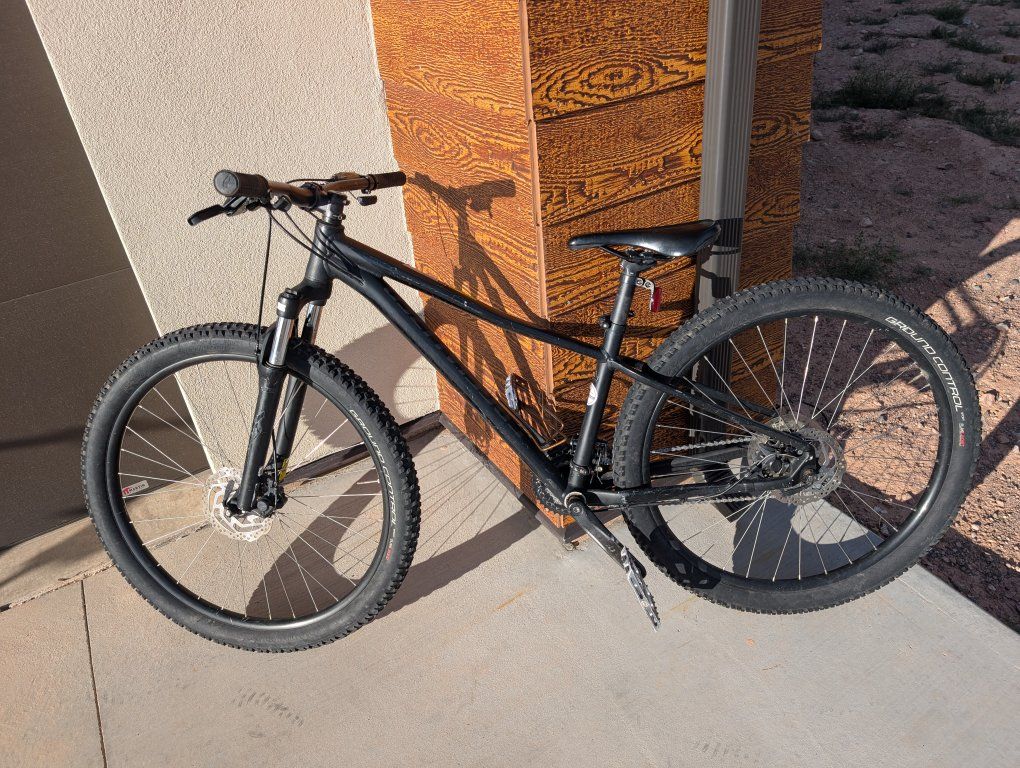 Specialized Pitch Sport 27.5" Mountain Bike - Black Hardtail, Disc Brakes, Good Condition