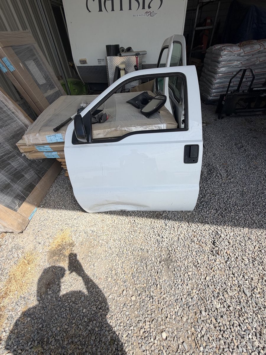 White Ford F-250 / F-350 Truck Passenger Side Front Door Assembly (Used)