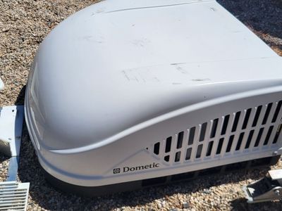 Dometic rv a/c 12500btu