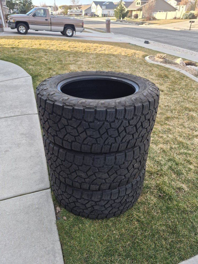 3 Toyo Open country AT3 295/55/20