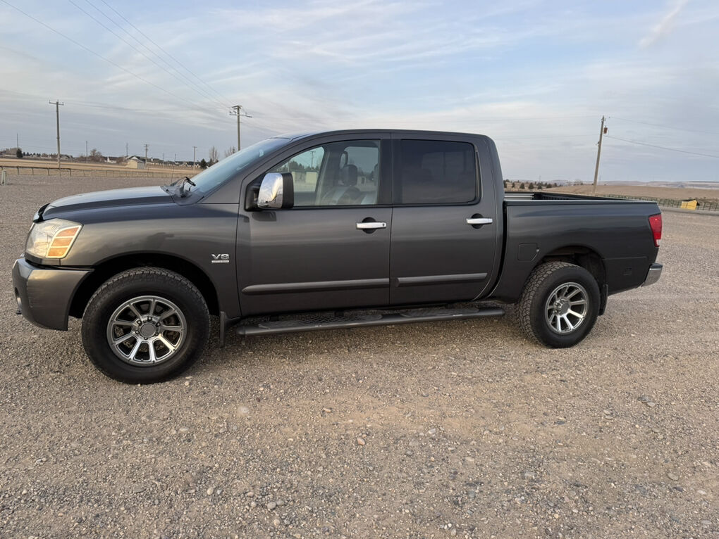 2004 NISSAN TITAN LE
